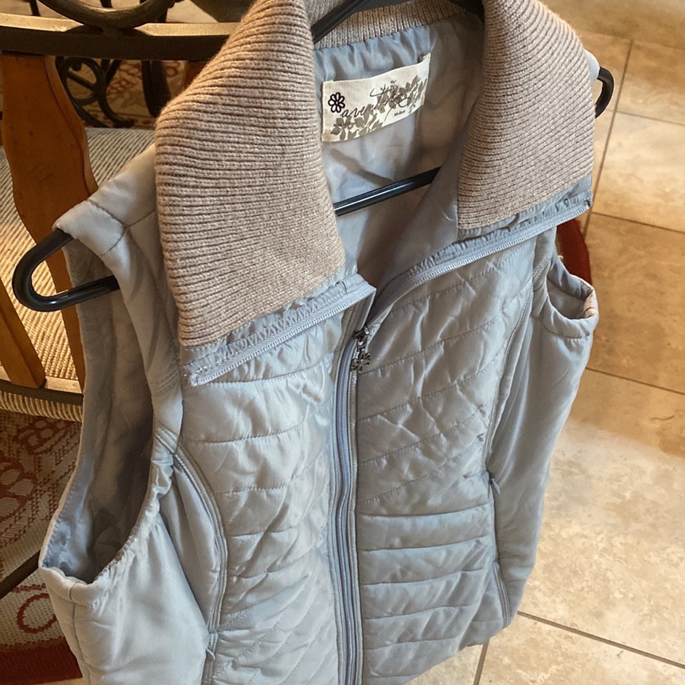 Aventura EUC Light Teal and Gray Cream Knit Collar Puffer Vest - Size Medium